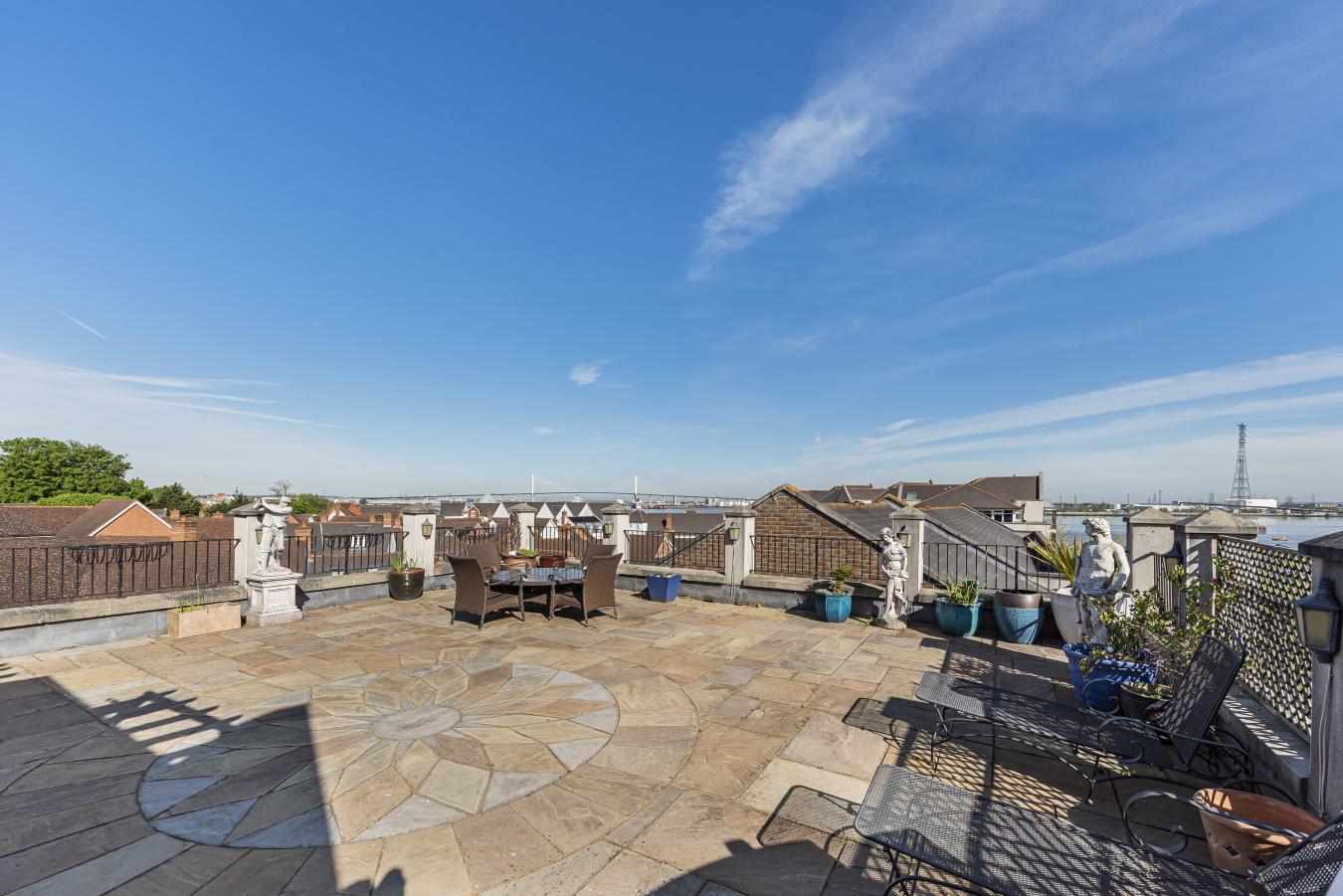 Greenhithe, Kent, DA9 9GN, United Kingdom, 3 Bedrooms Bedrooms, ,4 BathroomsBathrooms,Residential,For Sale,1987454