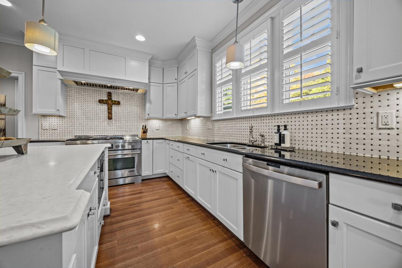 Greensboro, Guilford, 27408, United States, 5 Bedrooms Bedrooms, ,5 BathroomsBathrooms,Residential,For Sale,1987453