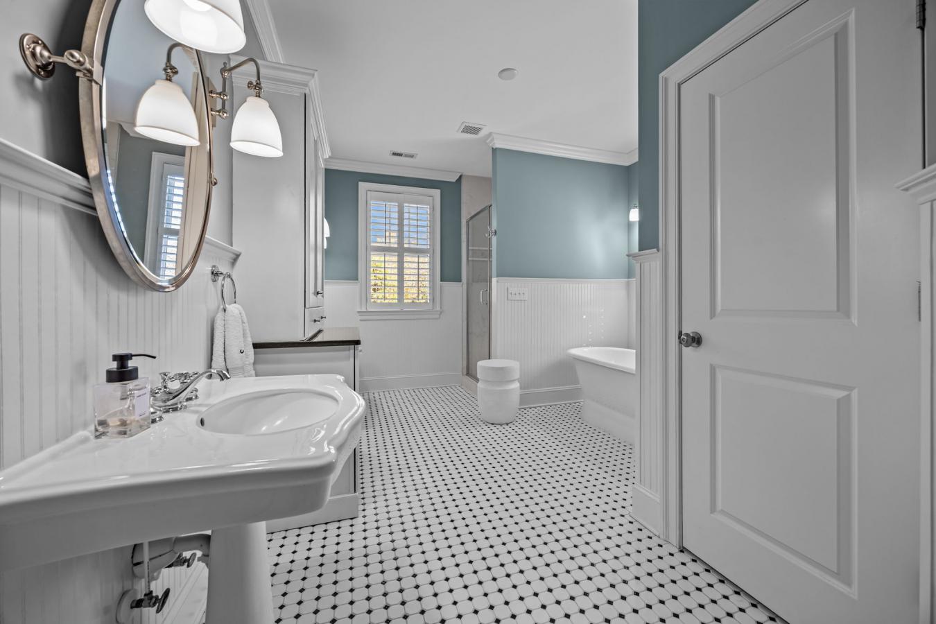 Greensboro, Guilford, 27408, United States, 5 Bedrooms Bedrooms, ,5 BathroomsBathrooms,Residential,For Sale,1987453