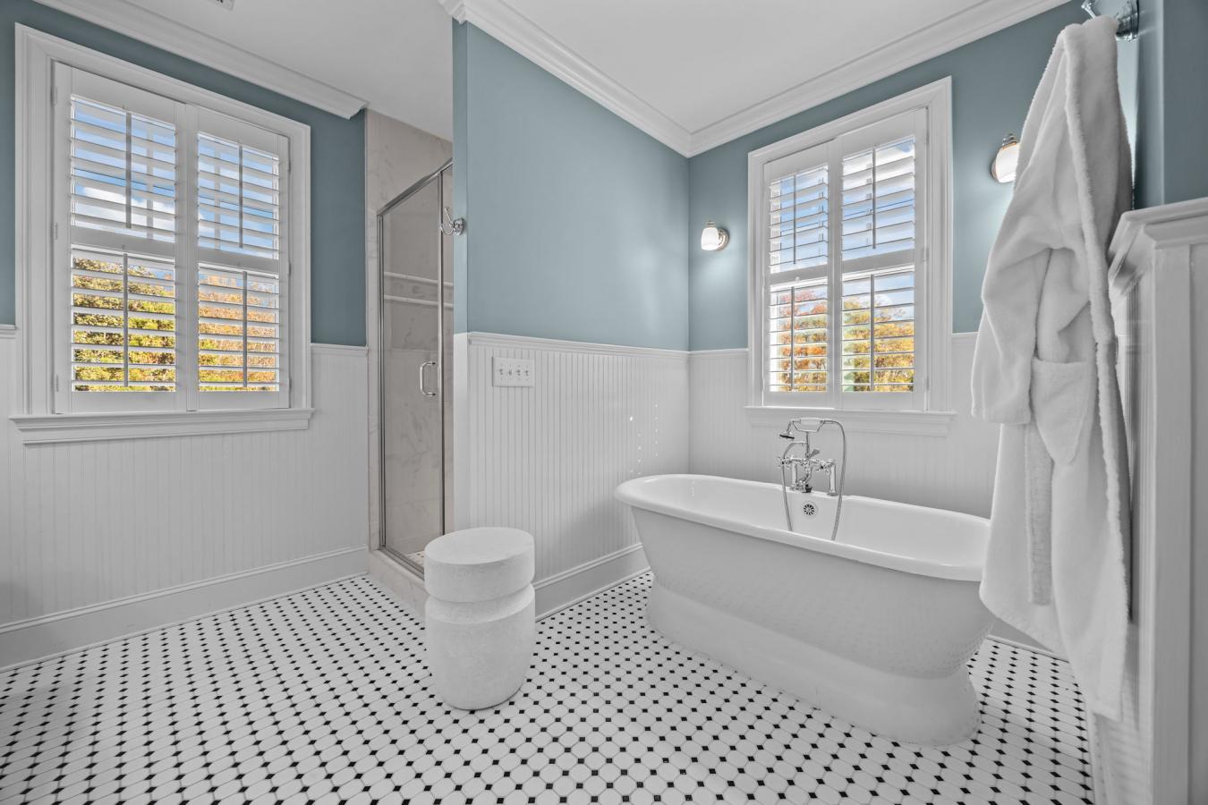 Greensboro, Guilford, 27408, United States, 5 Bedrooms Bedrooms, ,5 BathroomsBathrooms,Residential,For Sale,1987453