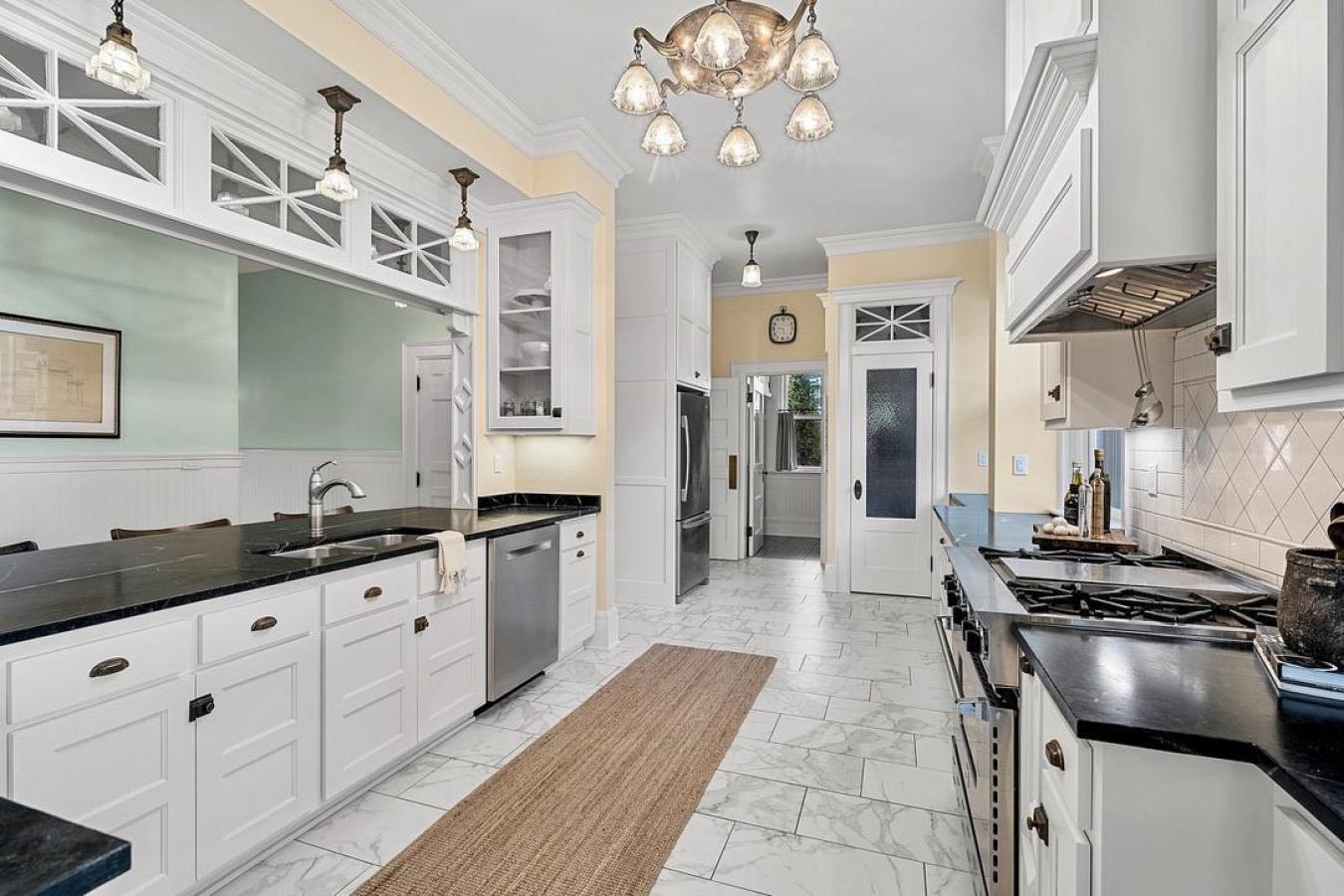 GREEN BAY, BROWN, 54301, United States, 8 Bedrooms Bedrooms, ,4 BathroomsBathrooms,Residential,For Sale,1988676