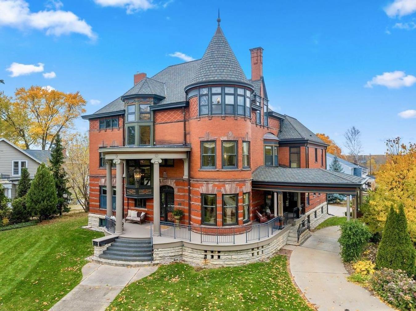 GREEN BAY, BROWN, 54301, United States, 8 Bedrooms Bedrooms, ,4 BathroomsBathrooms,Residential,For Sale,1988676