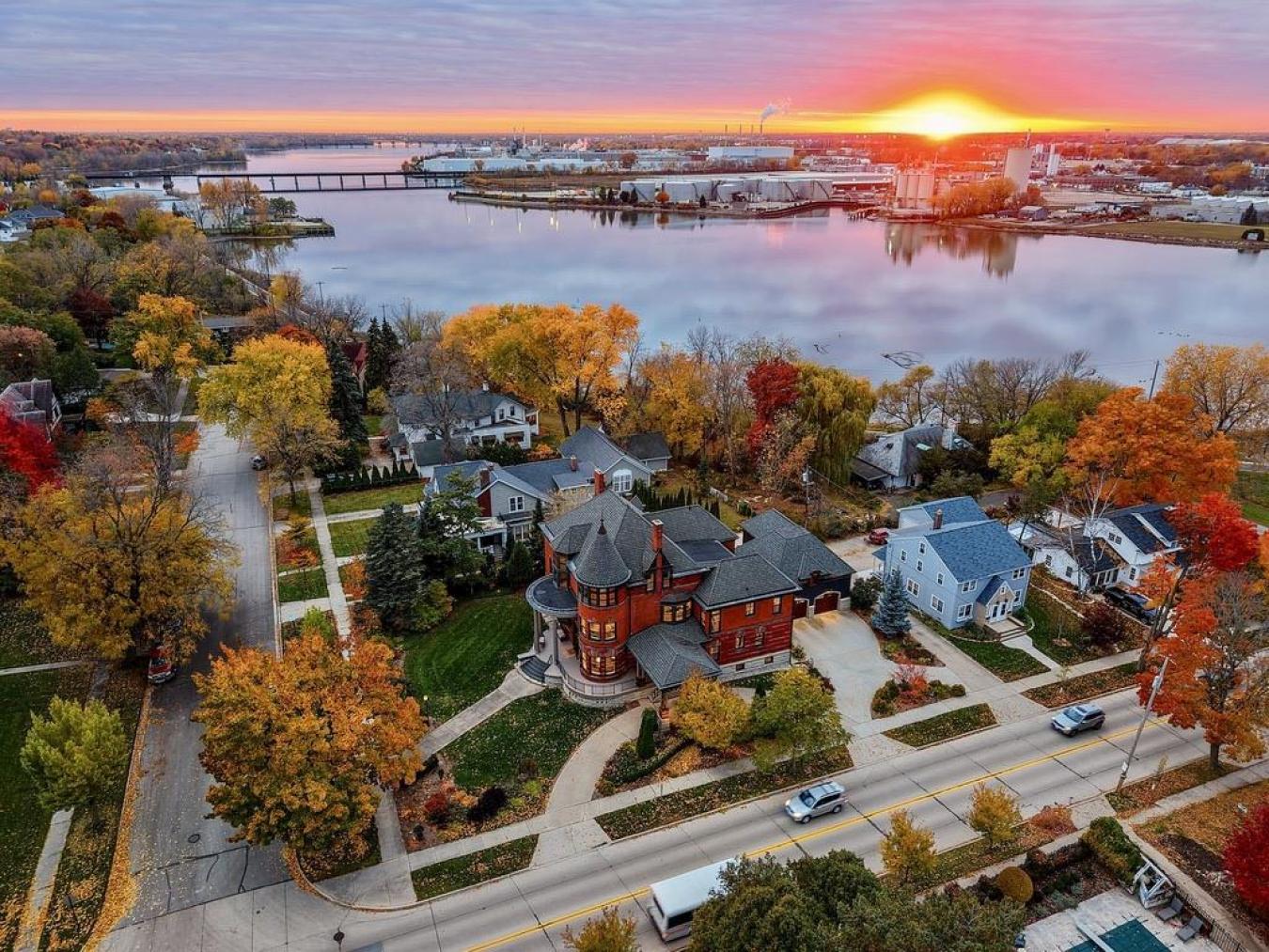 GREEN BAY, BROWN, 54301, United States, 8 Bedrooms Bedrooms, ,4 BathroomsBathrooms,Residential,For Sale,1988676