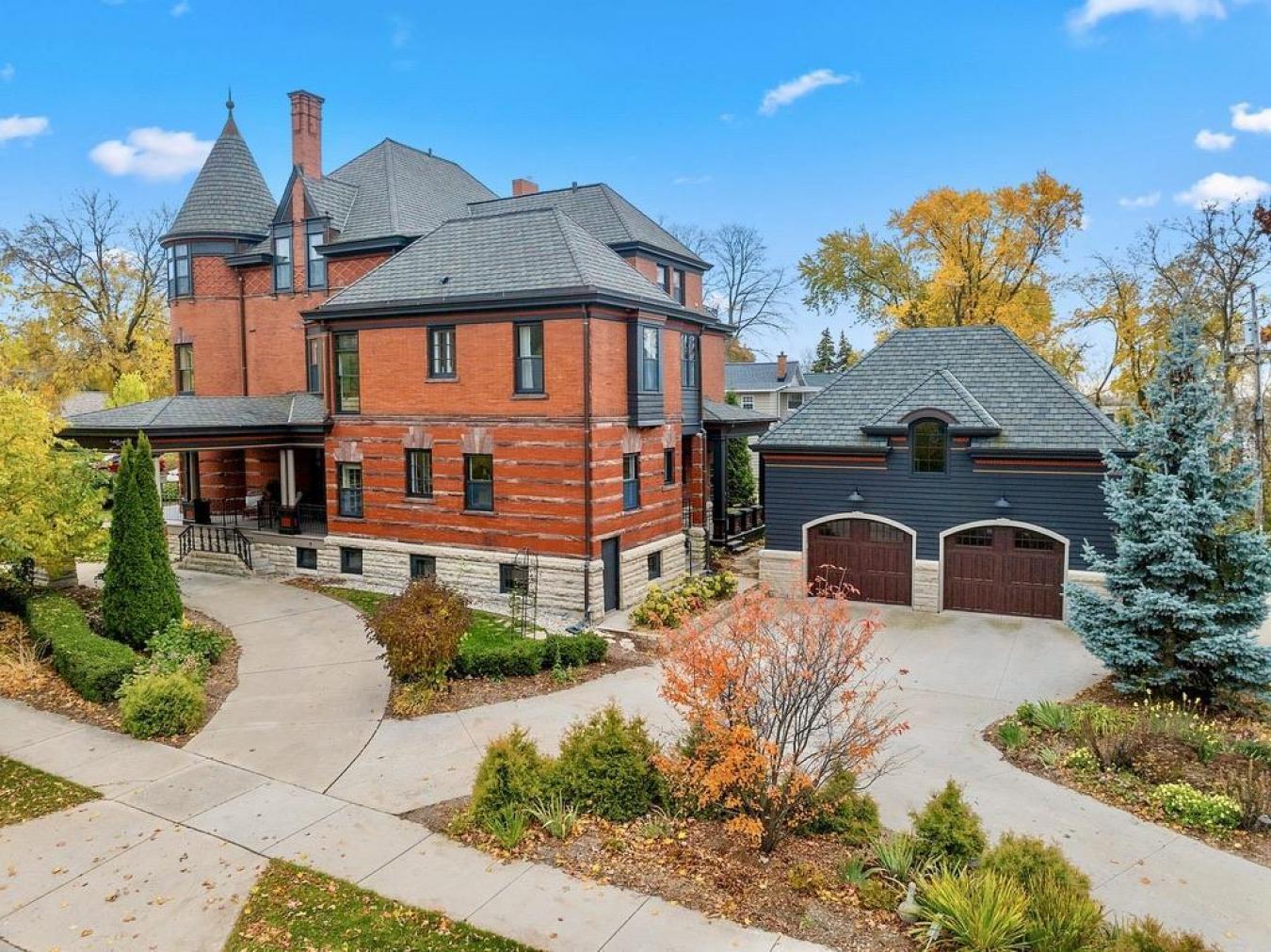 GREEN BAY, BROWN, 54301, United States, 8 Bedrooms Bedrooms, ,4 BathroomsBathrooms,Residential,For Sale,1988676