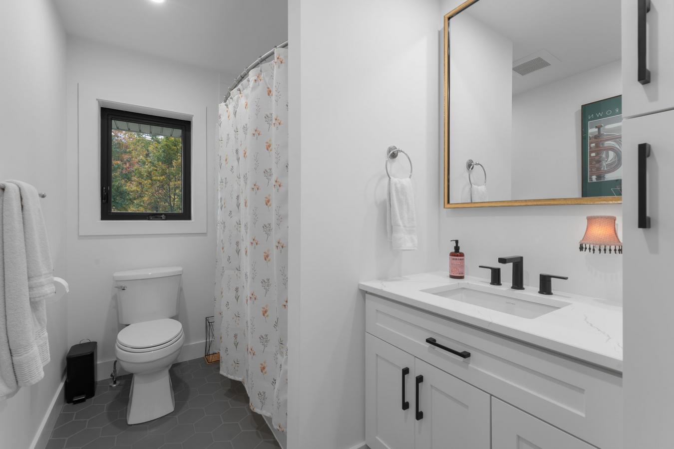 Vineland, ON, L0R 2C0, Canada, 4 Bedrooms Bedrooms, ,3 BathroomsBathrooms,Residential,For Sale,1988668