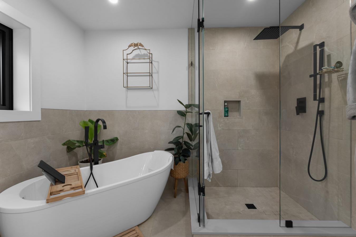 Vineland, ON, L0R 2C0, Canada, 4 Bedrooms Bedrooms, ,3 BathroomsBathrooms,Residential,For Sale,1988668