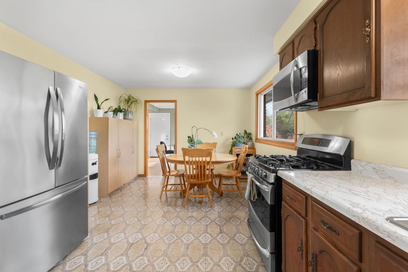 Dundas, ON, L9H 5E2, Canada, 4 Bedrooms Bedrooms, ,2 BathroomsBathrooms,Residential,For Sale,1988667