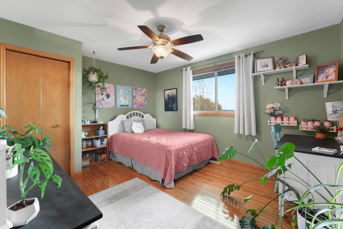 Dundas, ON, L9H 5E2, Canada, 4 Bedrooms Bedrooms, ,2 BathroomsBathrooms,Residential,For Sale,1988667