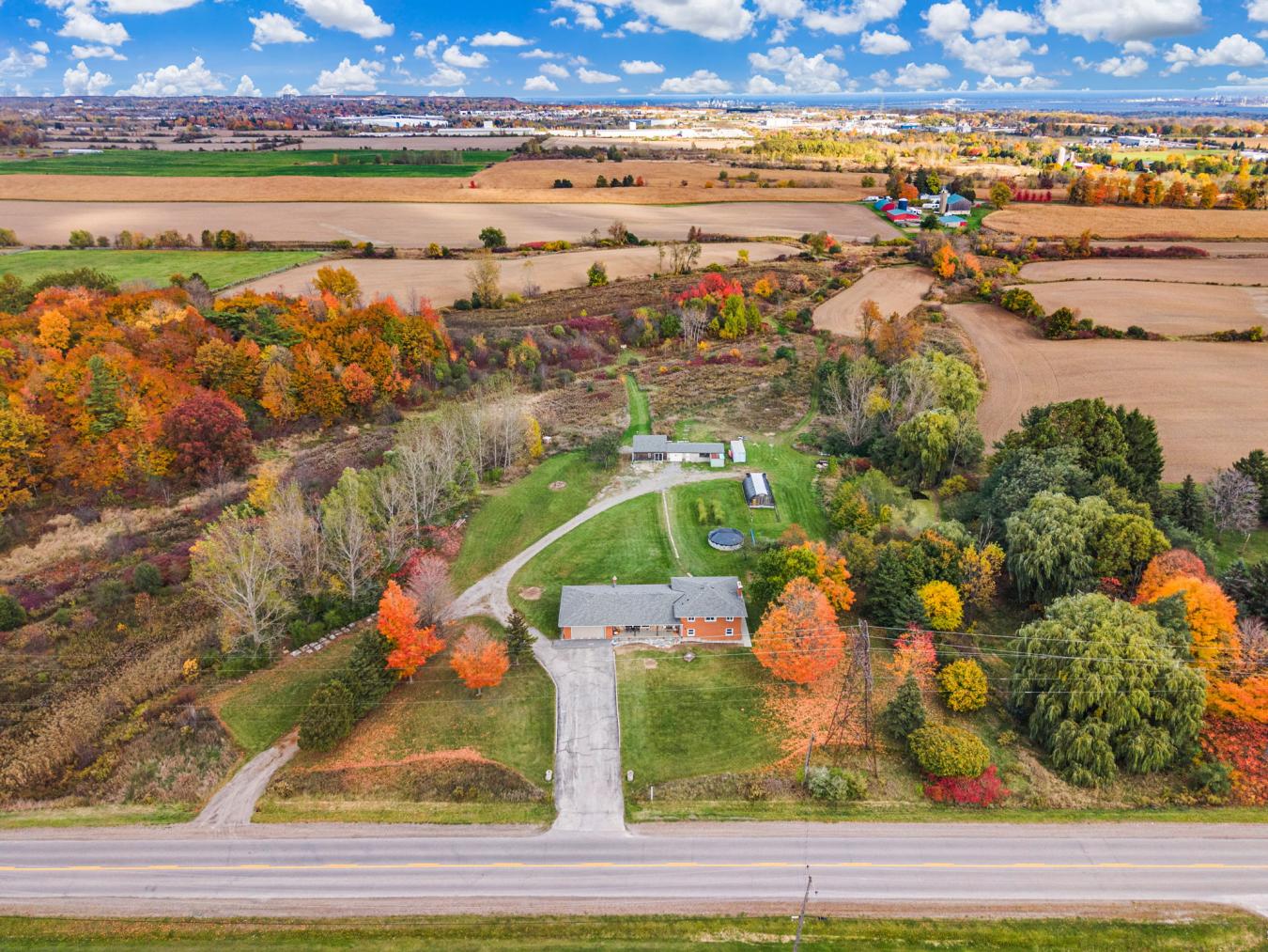 Dundas, ON, L9H 5E2, Canada, 4 Bedrooms Bedrooms, ,2 BathroomsBathrooms,Residential,For Sale,1988667