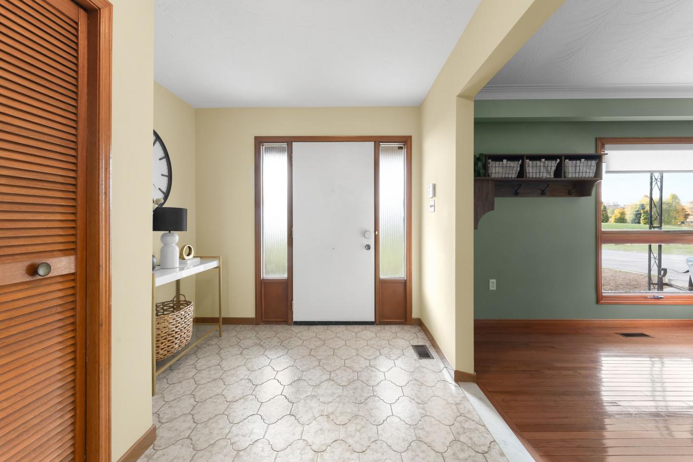 Dundas, ON, L9H 5E2, Canada, 4 Bedrooms Bedrooms, ,2 BathroomsBathrooms,Residential,For Sale,1988667