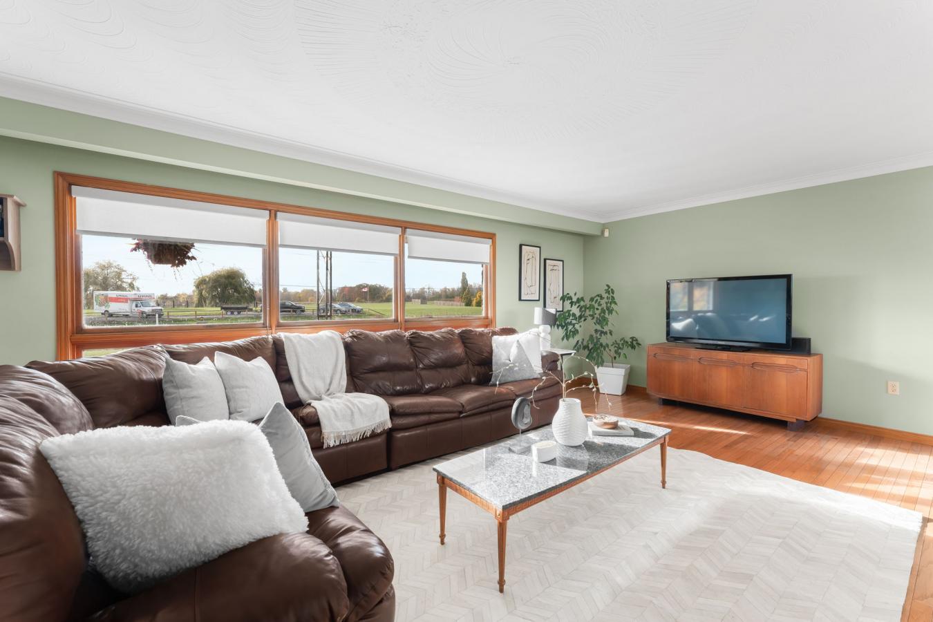 Dundas, ON, L9H 5E2, Canada, 4 Bedrooms Bedrooms, ,2 BathroomsBathrooms,Residential,For Sale,1988667