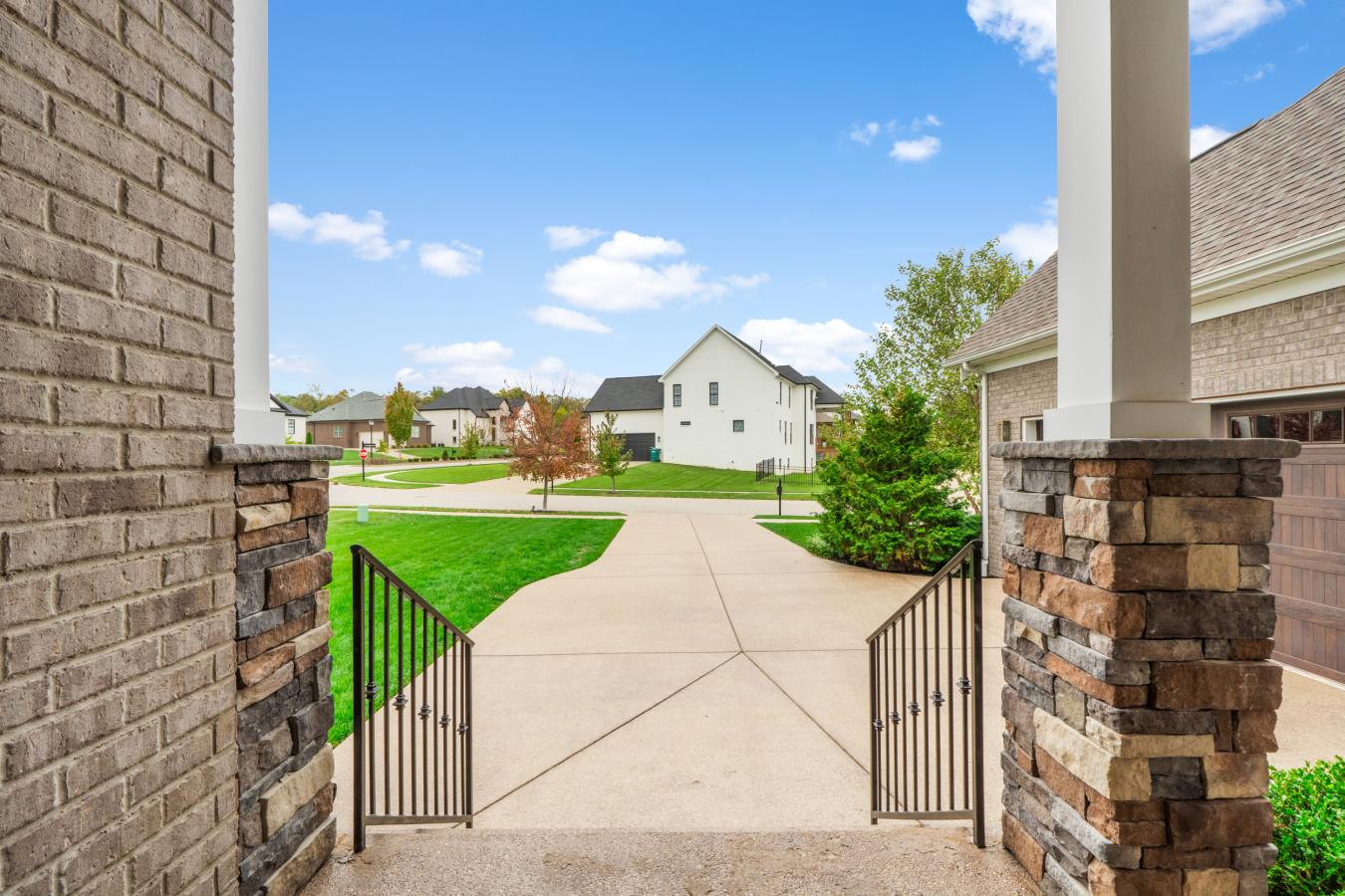 Louisville, Kentucky, 40245, United States, 4 Bedrooms Bedrooms, ,3 BathroomsBathrooms,Residential,For Sale,1990272