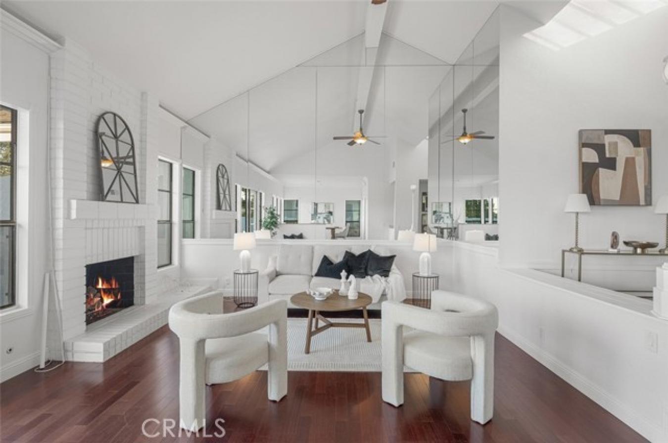 Orange, Orange, 92869, United States, 2 Bedrooms Bedrooms, ,2 BathroomsBathrooms,Residential,For Sale,1988666