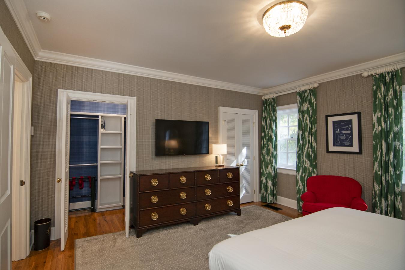 White Sulphur Springs, Greenbrier, 24986, United States, 1 Bedroom Bedrooms, ,1 BathroomBathrooms,Residential,For Sale,1988664