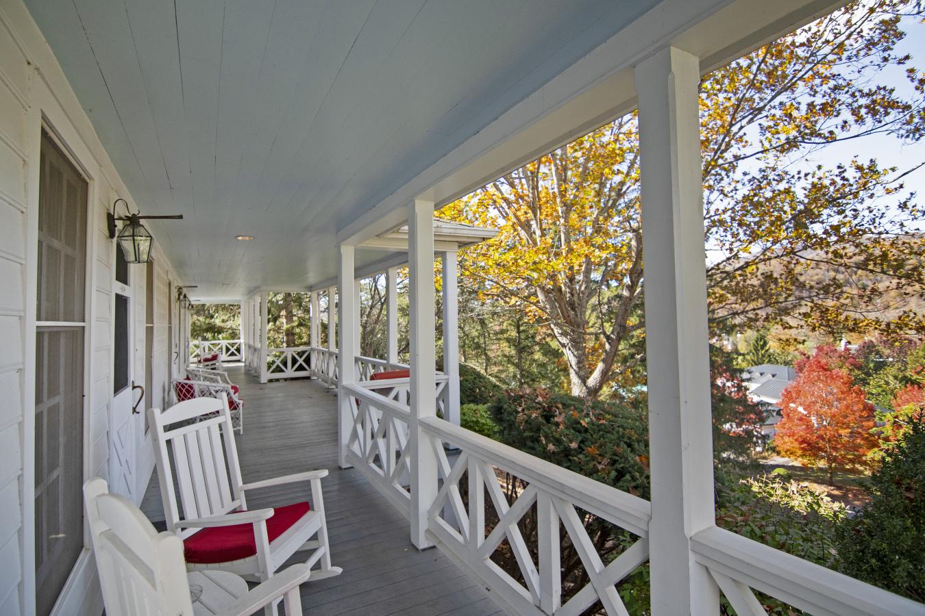 White Sulphur Springs, Greenbrier, 24986, United States, 1 Bedroom Bedrooms, ,1 BathroomBathrooms,Residential,For Sale,1988664