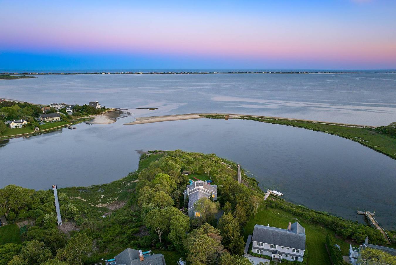 Southampton, New York, 11968, United States, 4 Bedrooms Bedrooms, ,5 BathroomsBathrooms,Residential,For Sale,1988777