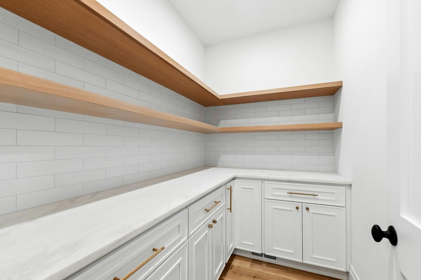 Darien, Connecticut, 06820, United States, 5 Bedrooms Bedrooms, ,6 BathroomsBathrooms,Residential,For Sale,1988772