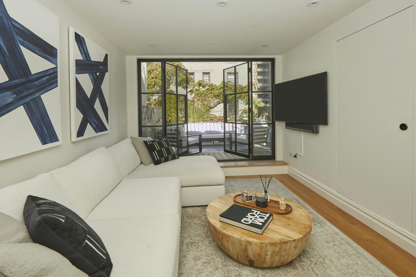 New York, New York, 10023, United States, 8 Bedrooms Bedrooms, ,9 BathroomsBathrooms,Residential,For Sale,1988771