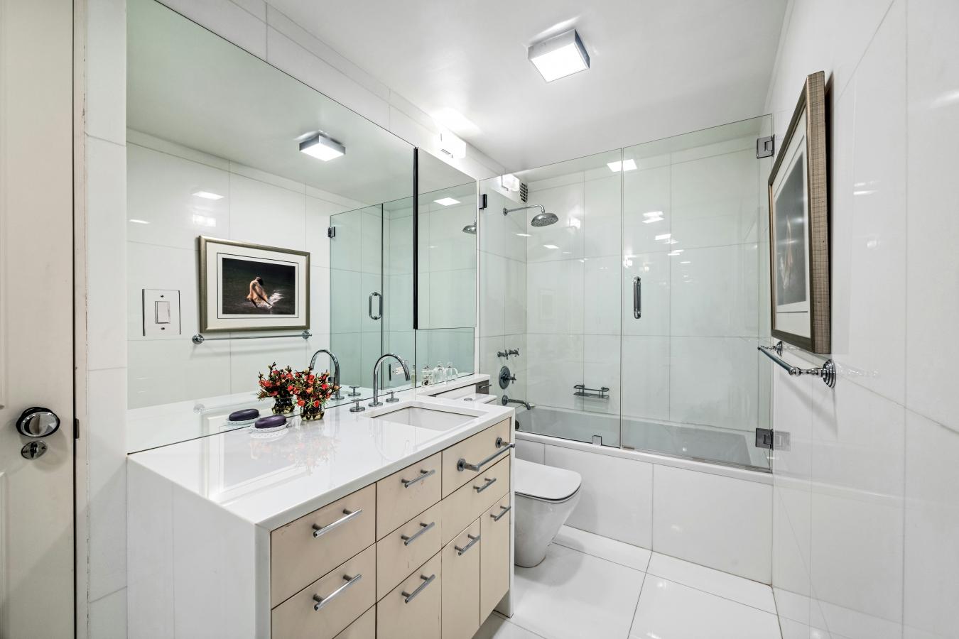 New York, New York, 10028, United States, 2 Bedrooms Bedrooms, ,2 BathroomsBathrooms,Residential,For Sale,2012803