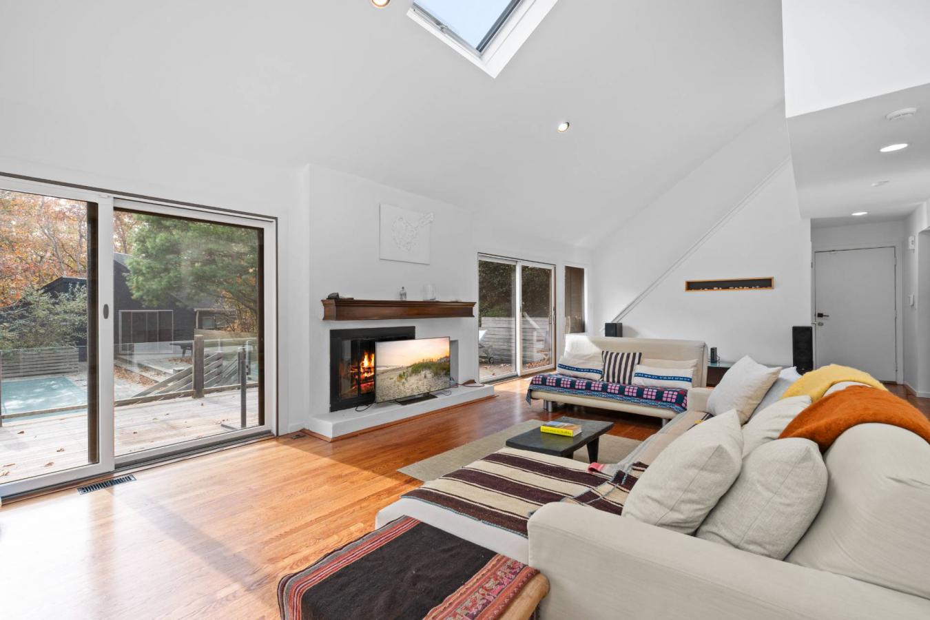 Amagansett, New York, 11930, United States, 4 Bedrooms Bedrooms, ,3 BathroomsBathrooms,Residential,For Sale,1988766