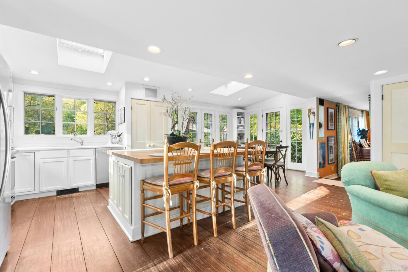 Darien, Connecticut, 06820, United States, 4 Bedrooms Bedrooms, ,3 BathroomsBathrooms,Residential,For Sale,1988765