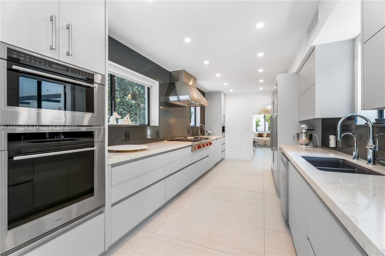 Miami Beach, Florida, 33140, United States, 4 Bedrooms Bedrooms, ,3 BathroomsBathrooms,Residential,For Sale,1988912