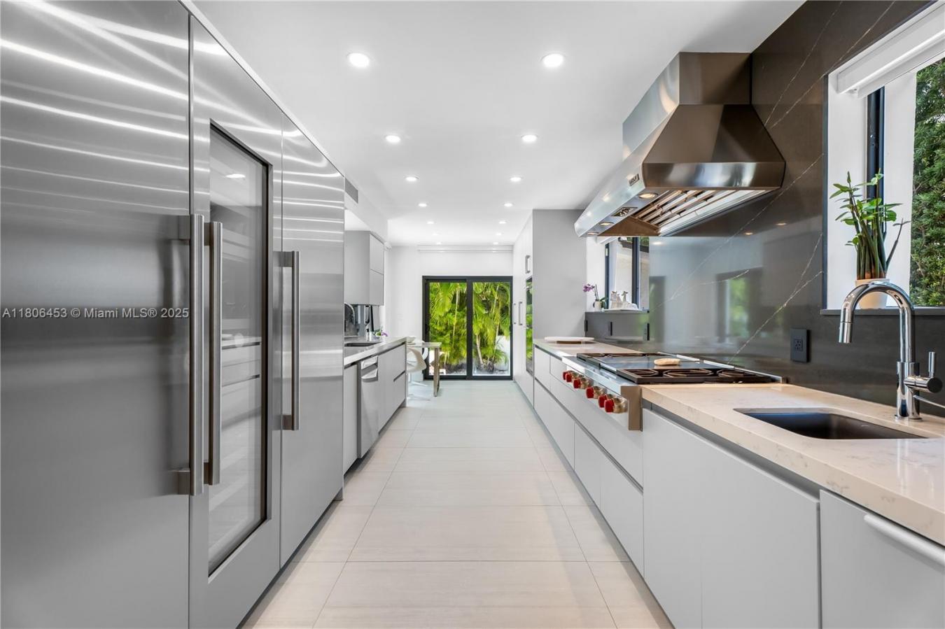 Miami Beach, Florida, 33140, United States, 4 Bedrooms Bedrooms, ,3 BathroomsBathrooms,Residential,For Sale,1988912