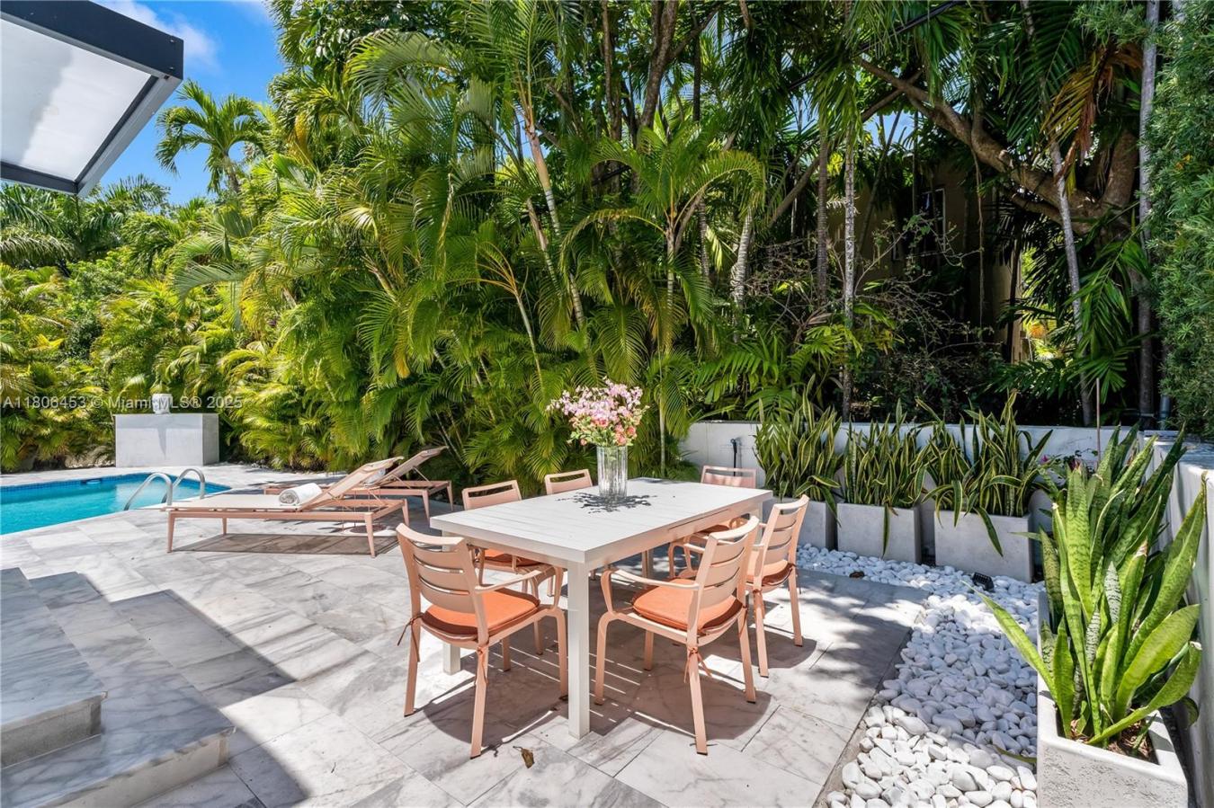 Miami Beach, Florida, 33140, United States, 4 Bedrooms Bedrooms, ,3 BathroomsBathrooms,Residential,For Sale,1988912