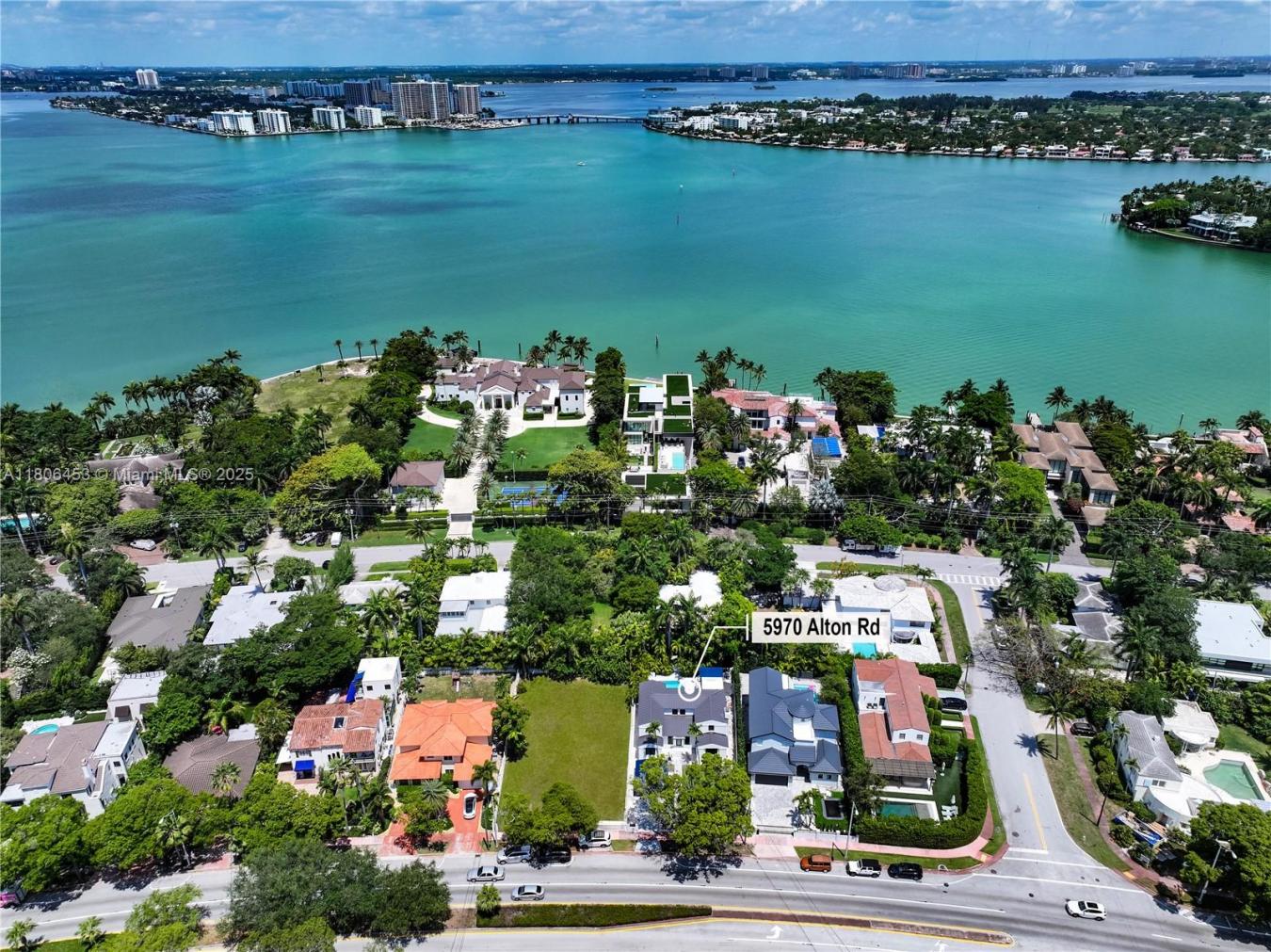 Miami Beach, Florida, 33140, United States, 4 Bedrooms Bedrooms, ,3 BathroomsBathrooms,Residential,For Sale,1988912