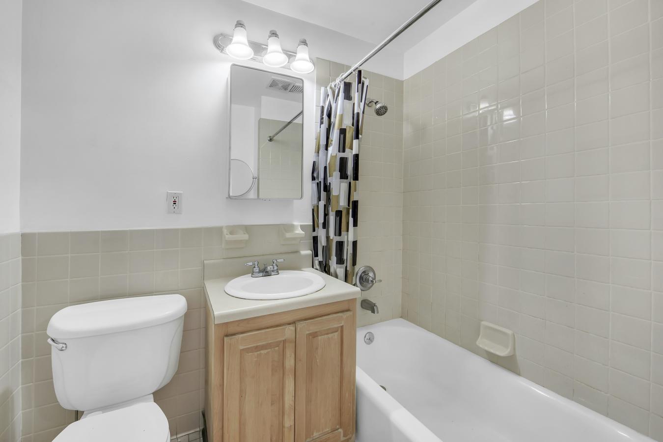 South Harlem, New York, 10027, United States, 9 Bedrooms Bedrooms, ,6 BathroomsBathrooms,Residential,For Sale,1988764