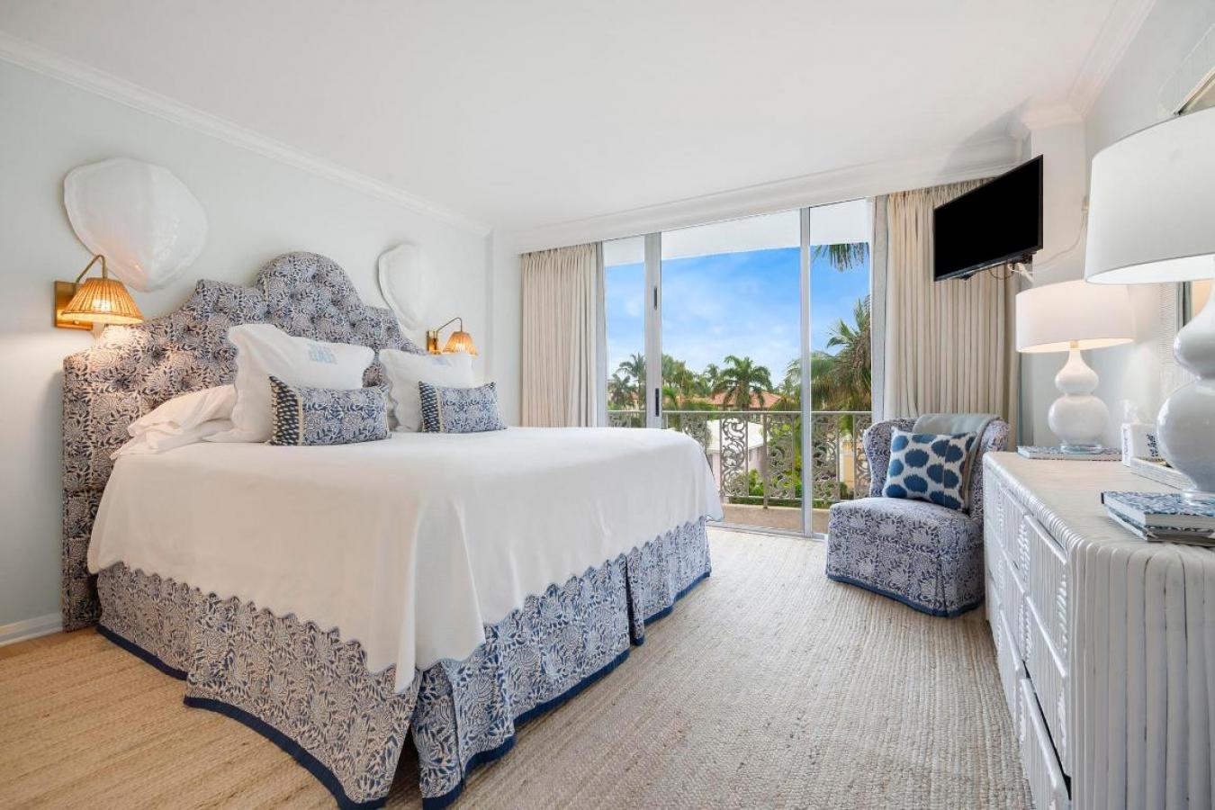 Palm Beach, Florida, 33480, United States, 2 Bedrooms Bedrooms, ,2 BathroomsBathrooms,Residential,For Sale,1988763