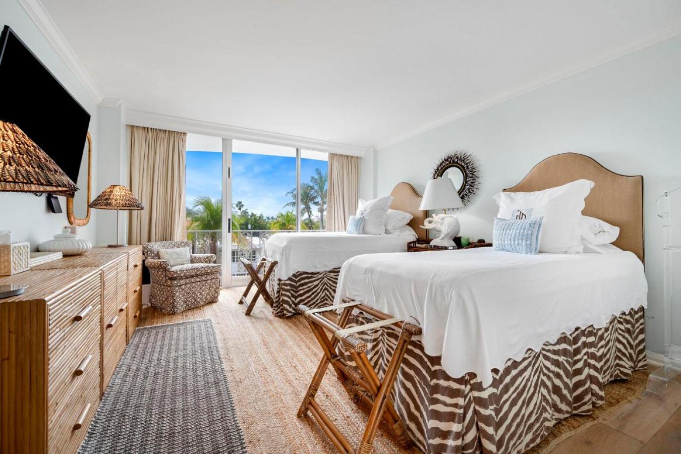 Palm Beach, Florida, 33480, United States, 2 Bedrooms Bedrooms, ,2 BathroomsBathrooms,Residential,For Sale,1988763