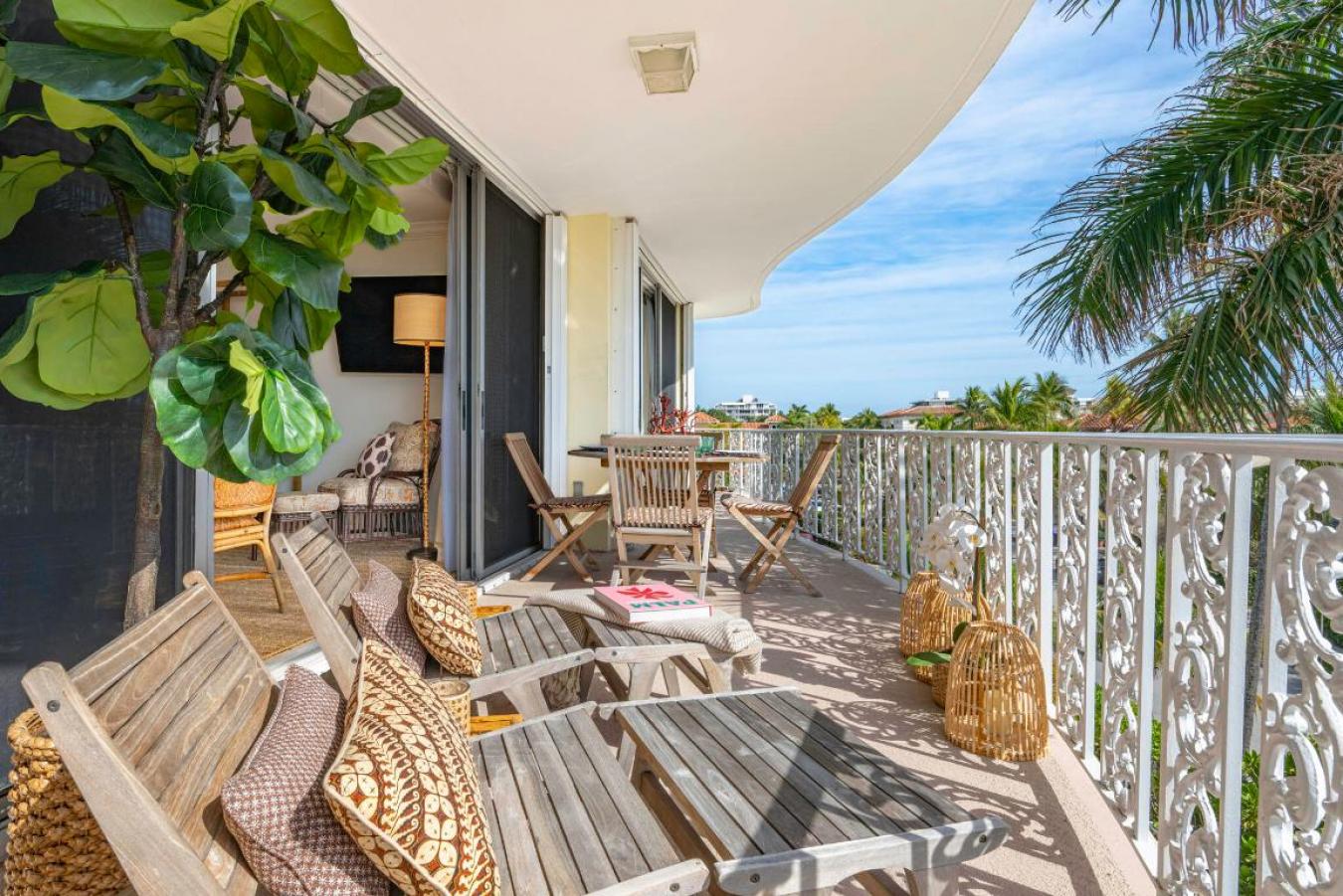 Palm Beach, Florida, 33480, United States, 2 Bedrooms Bedrooms, ,2 BathroomsBathrooms,Residential,For Sale,1988763