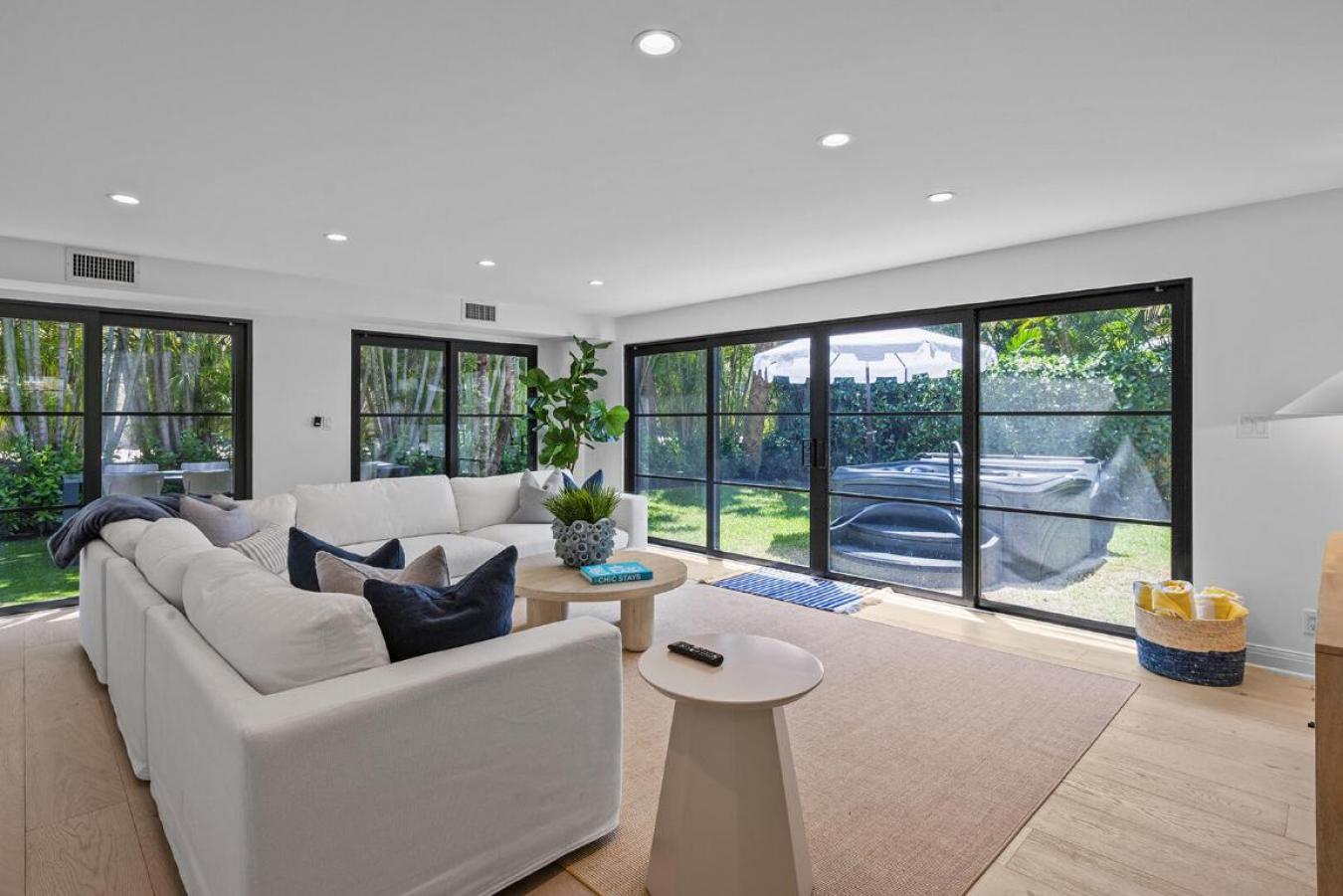 West Palm Beach, Florida, 33405, United States, 3 Bedrooms Bedrooms, ,3 BathroomsBathrooms,Residential,For Sale,1988761