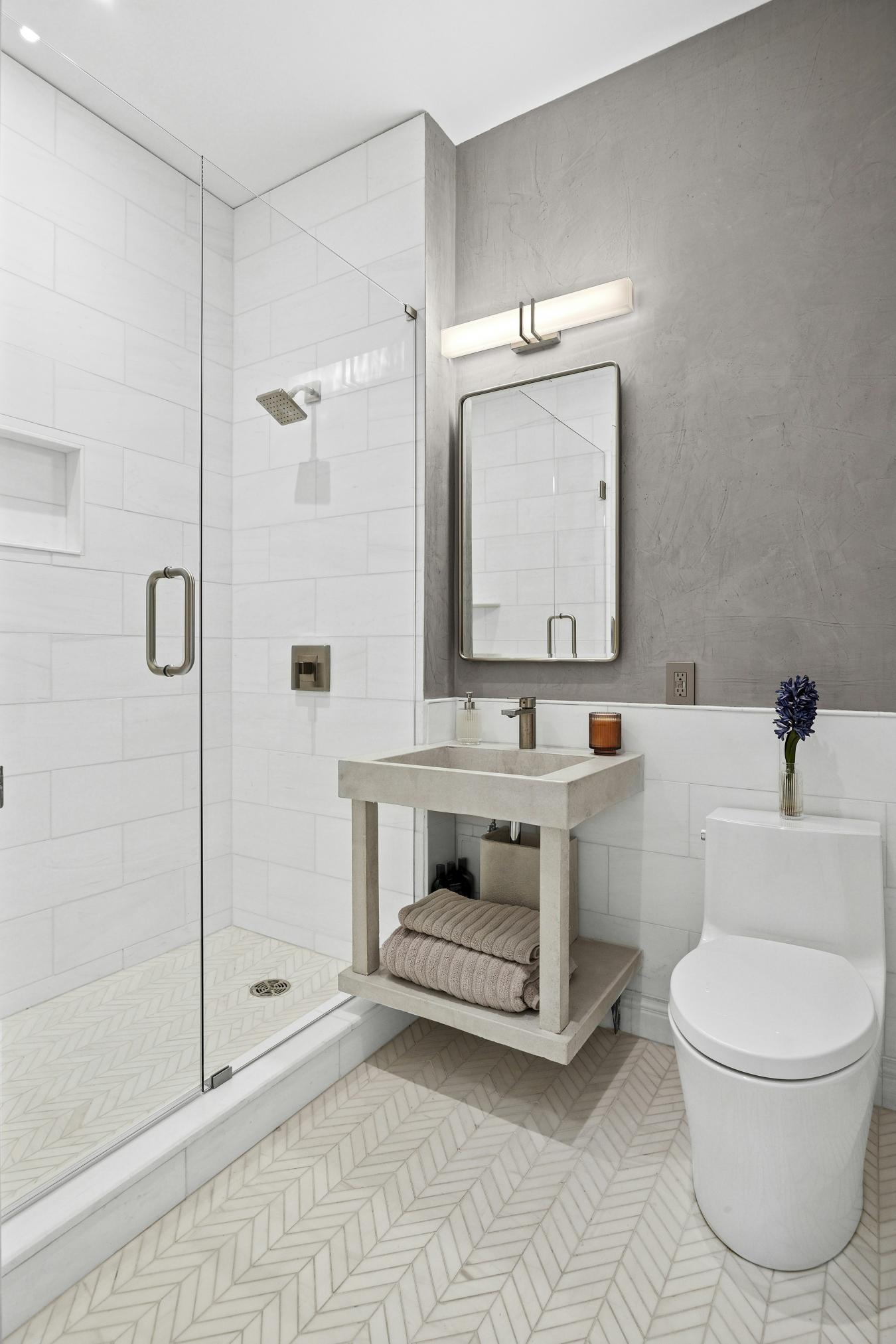 Chelsea, New York, 10001, United States, 2 Bedrooms Bedrooms, ,2 BathroomsBathrooms,Residential,For Sale,1988760