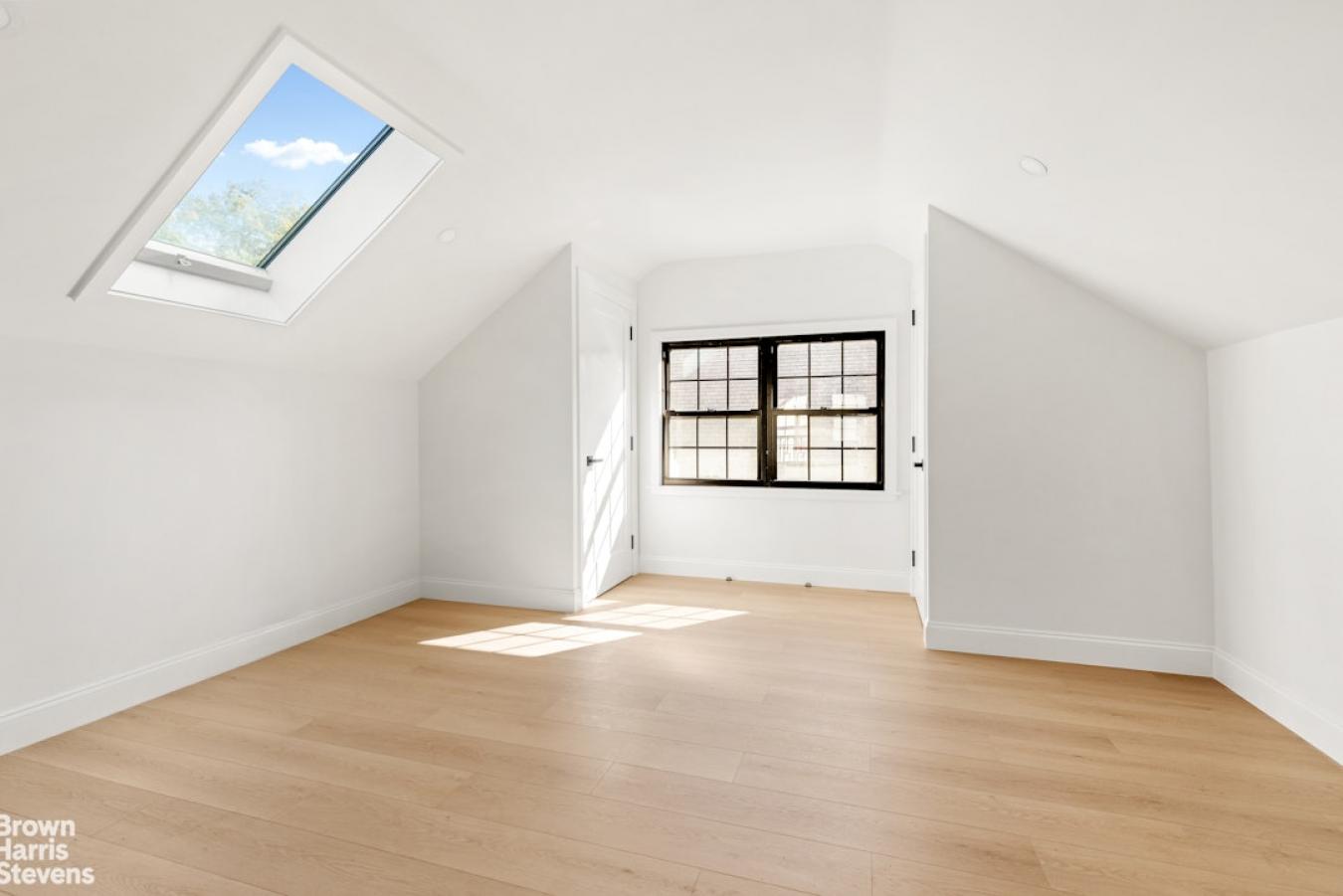 Jamaica Estates, New York, 00000, United States, 5 Bedrooms Bedrooms, ,3 BathroomsBathrooms,Residential,For Sale,1988658