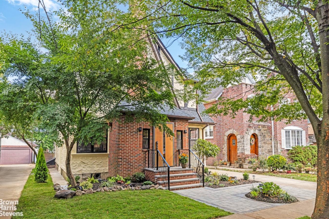 Jamaica Estates, New York, 00000, United States, 5 Bedrooms Bedrooms, ,3 BathroomsBathrooms,Residential,For Sale,1988658