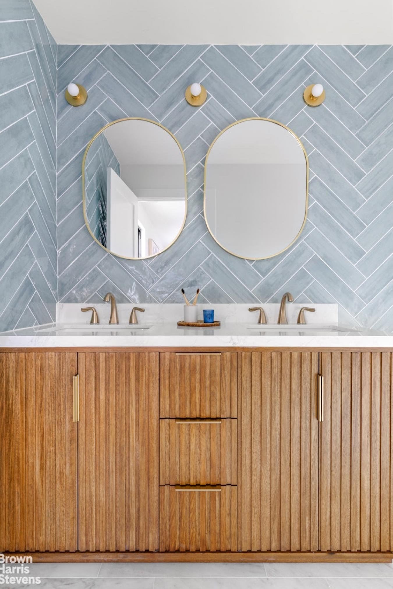 Jamaica Estates, New York, 00000, United States, 5 Bedrooms Bedrooms, ,3 BathroomsBathrooms,Residential,For Sale,1988658