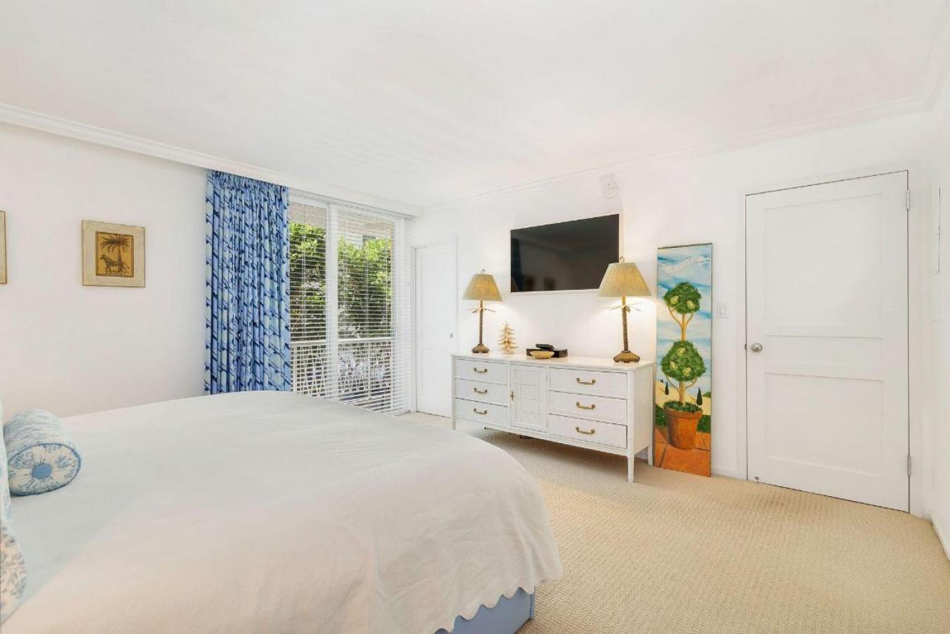 Palm Beach, Florida, 33480, United States, 2 Bedrooms Bedrooms, ,2 BathroomsBathrooms,Residential,For Sale,1988655