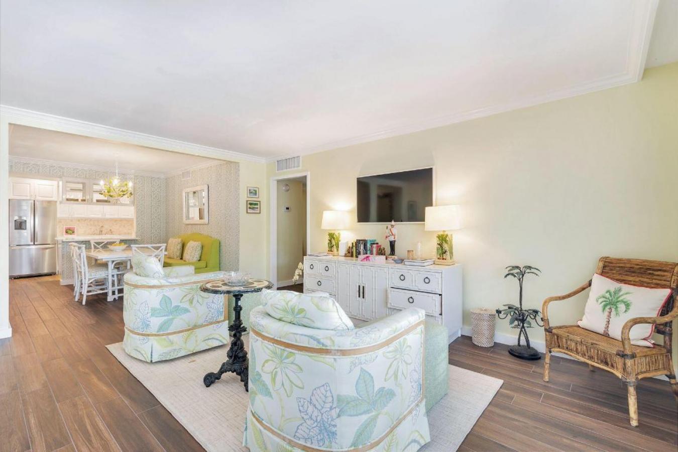 Palm Beach, Florida, 33480, United States, 2 Bedrooms Bedrooms, ,2 BathroomsBathrooms,Residential,For Sale,1988655