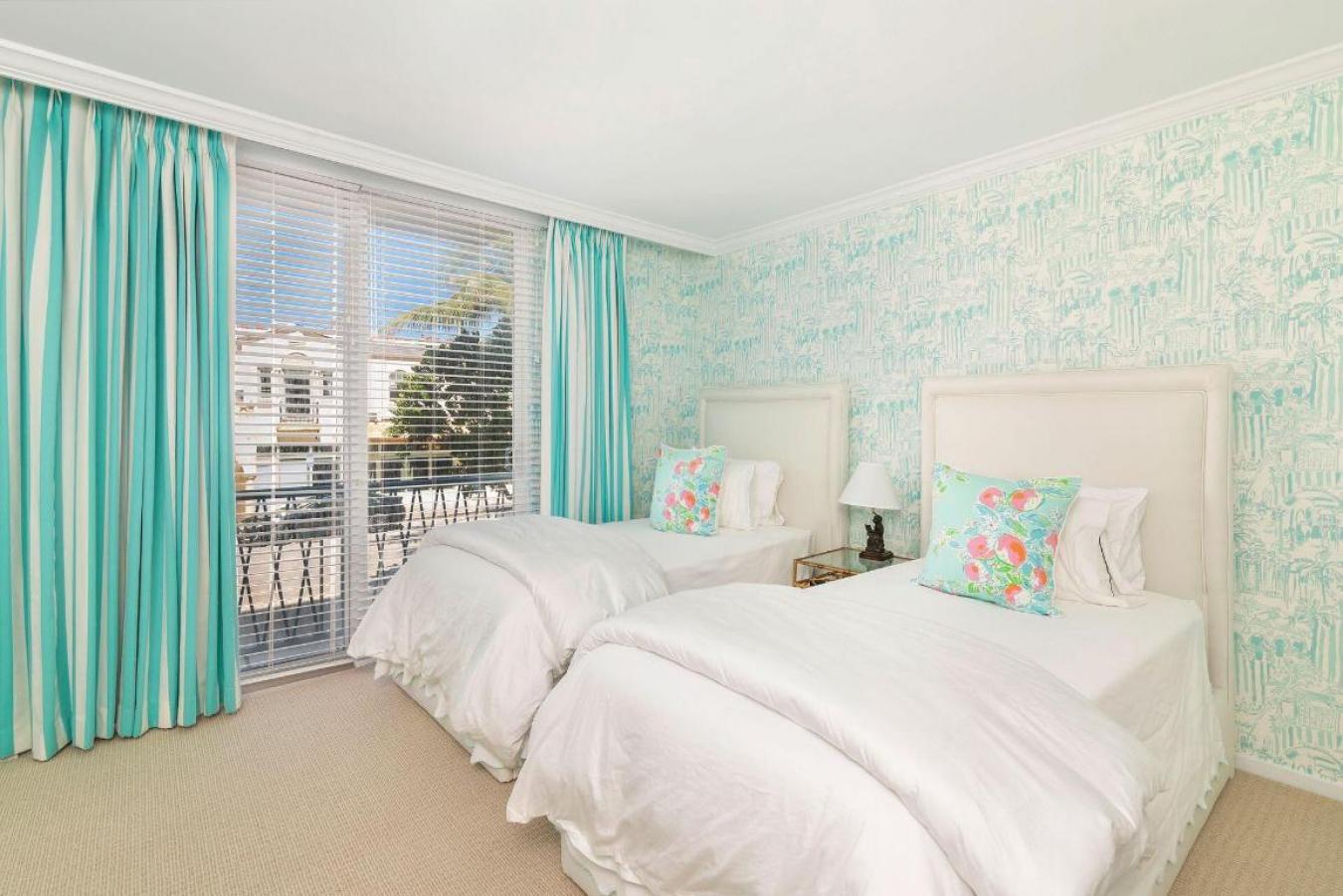 Palm Beach, Florida, 33480, United States, 2 Bedrooms Bedrooms, ,2 BathroomsBathrooms,Residential,For Sale,1988655