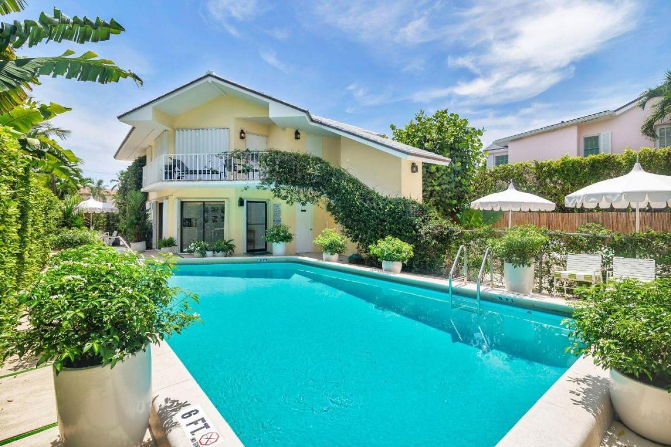 Palm Beach, Florida, 33480, United States, 2 Bedrooms Bedrooms, ,2 BathroomsBathrooms,Residential,For Sale,1988655