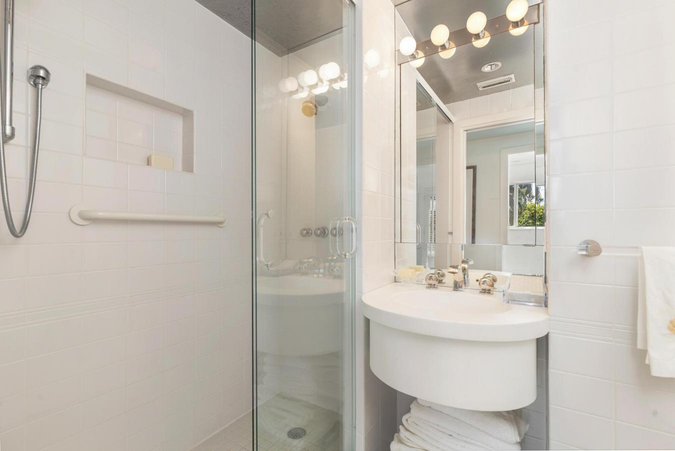 Palm Beach, Florida, 33480, United States, 2 Bedrooms Bedrooms, ,2 BathroomsBathrooms,Residential,For Sale,1988654