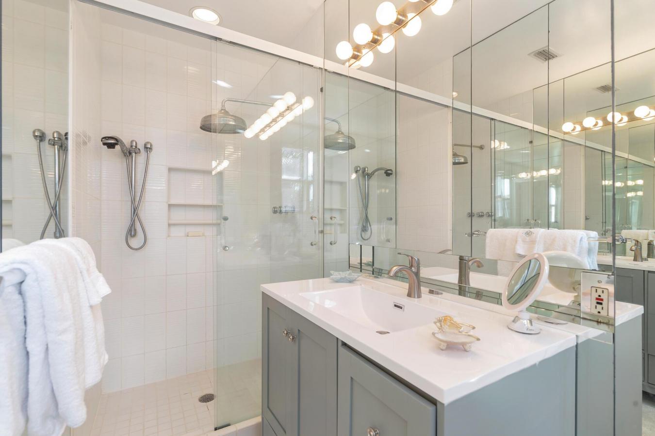 Palm Beach, Florida, 33480, United States, 2 Bedrooms Bedrooms, ,2 BathroomsBathrooms,Residential,For Sale,1988654