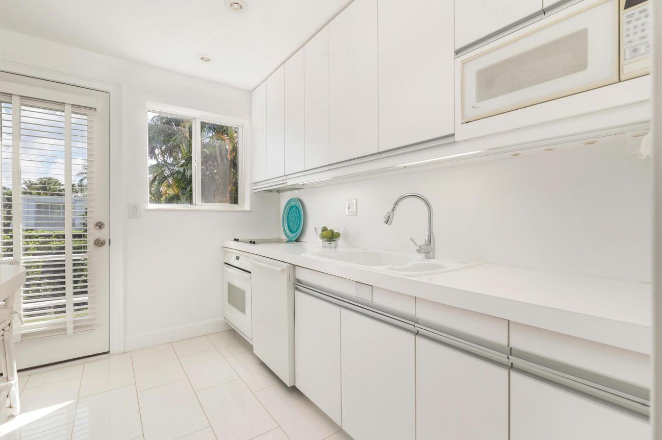 Palm Beach, Florida, 33480, United States, 2 Bedrooms Bedrooms, ,2 BathroomsBathrooms,Residential,For Sale,1988654