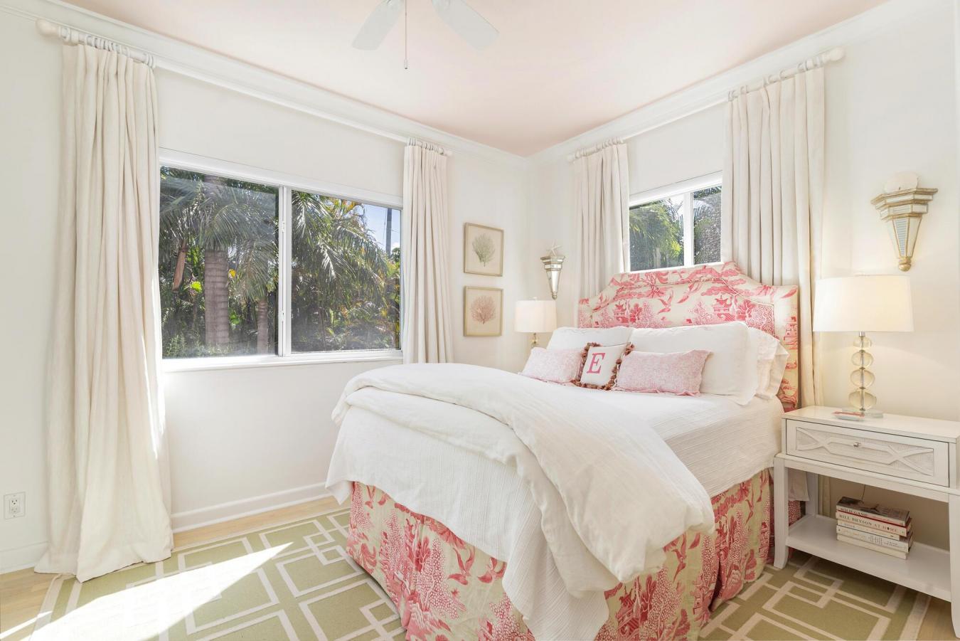 Palm Beach, Florida, 33480, United States, 2 Bedrooms Bedrooms, ,2 BathroomsBathrooms,Residential,For Sale,1988654