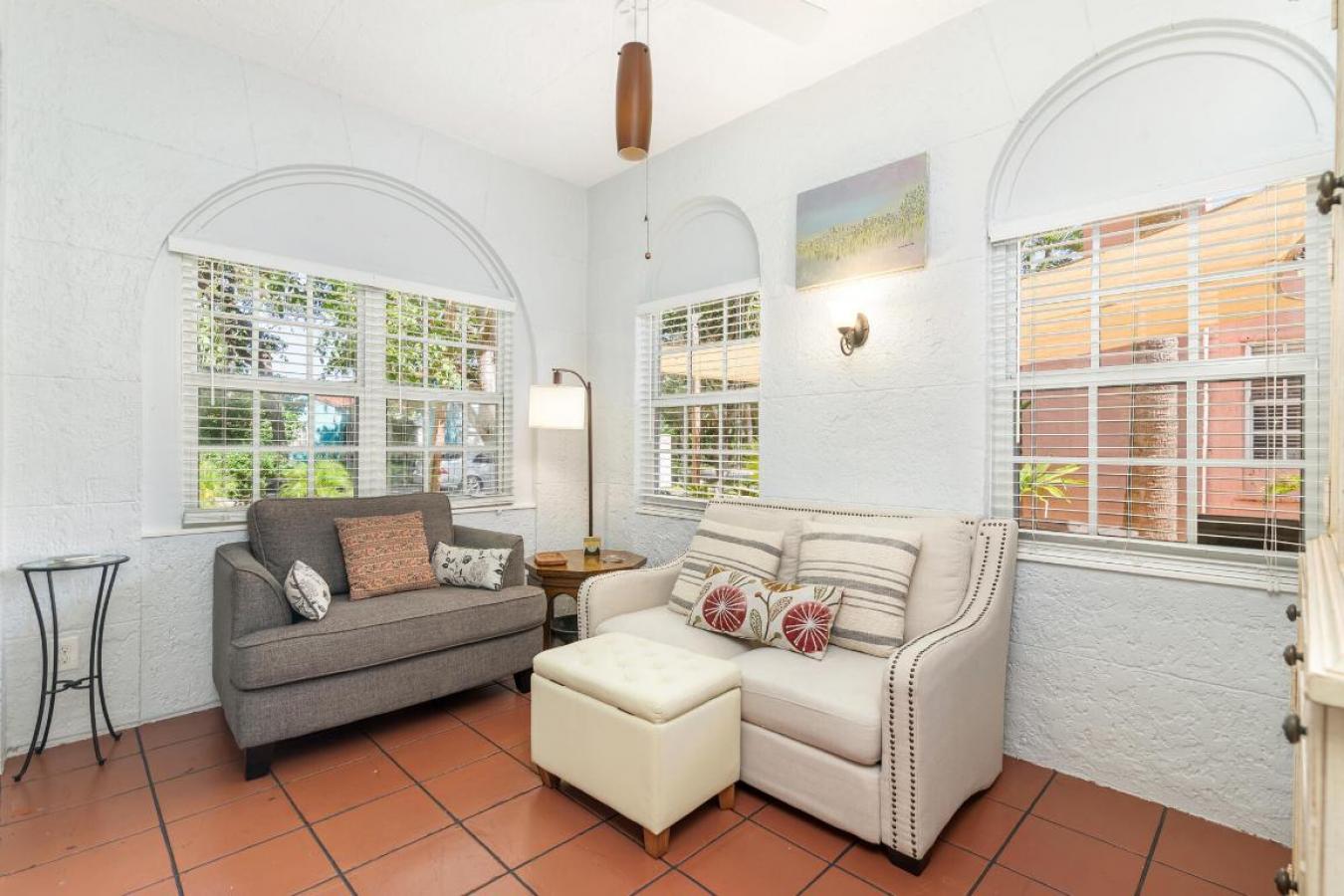 West Palm Beach, Florida, 33401, United States, 4 Bedrooms Bedrooms, ,3 BathroomsBathrooms,Residential,For Sale,1988652