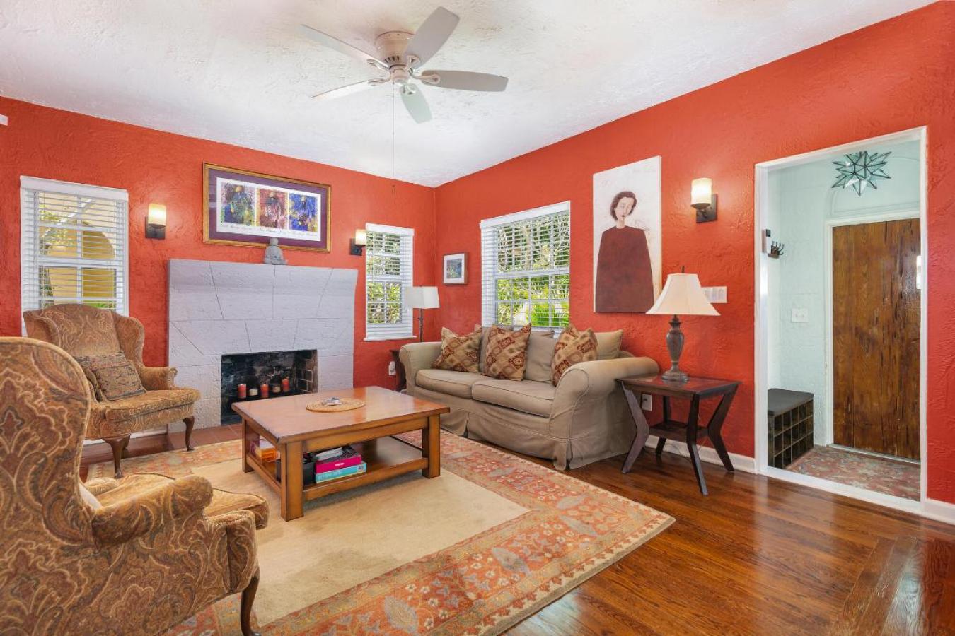 West Palm Beach, Florida, 33401, United States, 4 Bedrooms Bedrooms, ,3 BathroomsBathrooms,Residential,For Sale,1988652