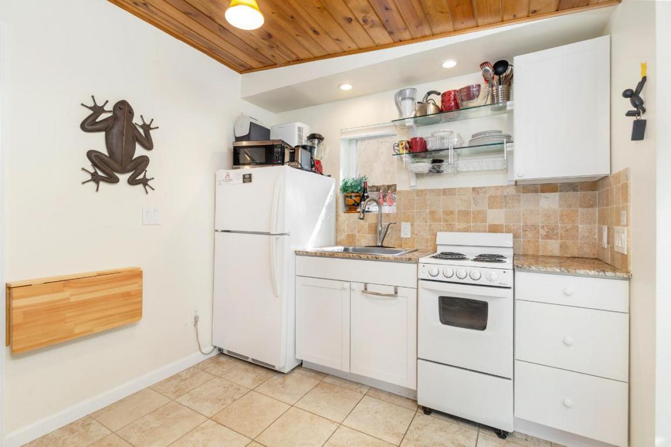 West Palm Beach, Florida, 33401, United States, 4 Bedrooms Bedrooms, ,3 BathroomsBathrooms,Residential,For Sale,1988652