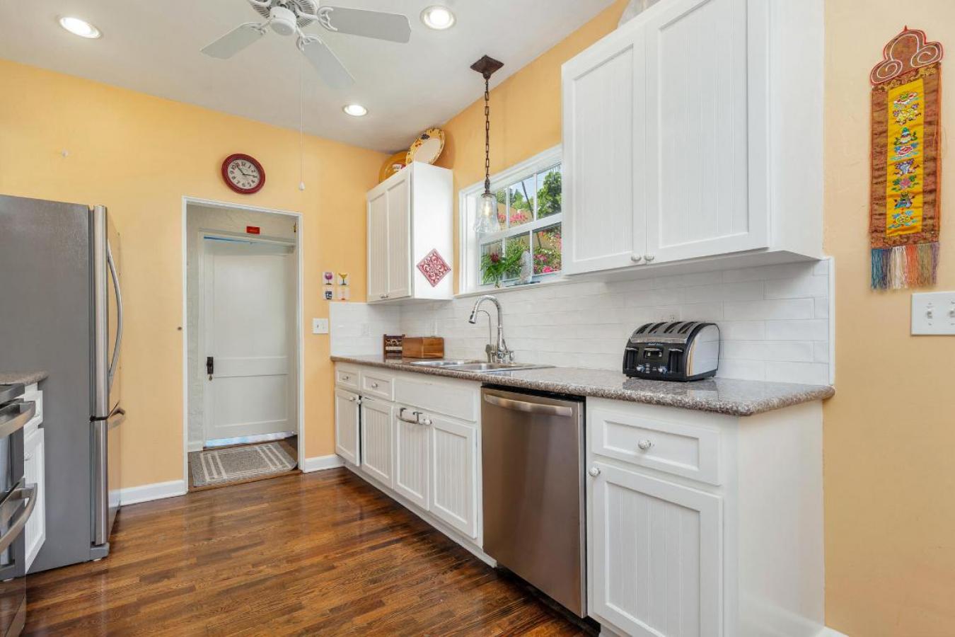 West Palm Beach, Florida, 33401, United States, 4 Bedrooms Bedrooms, ,3 BathroomsBathrooms,Residential,For Sale,1988652